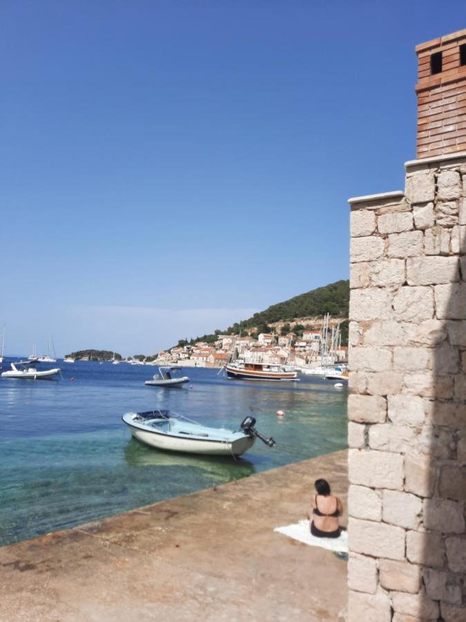 Beachfront Studio Andrina Vis Eksteriør billede